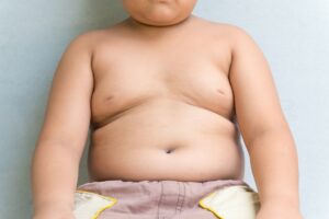 Obesità infantile, la cura del pediatra: "Divertirsi muovendosi". Ecco la regola delle 5C