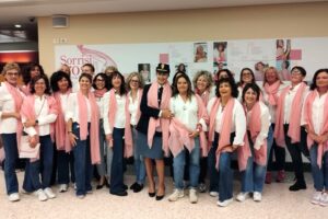 Un filo rosa di speranza: la Polizia Stradale di Catania al fianco delle donne in cura contro i tumori