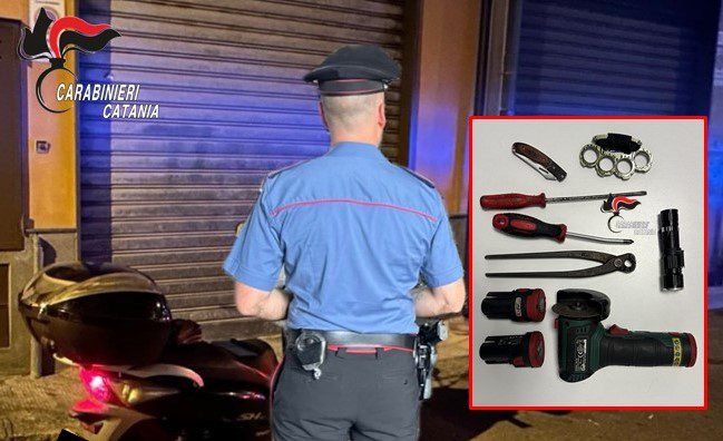 Misterbianco, mamma e figlio beccati mentre rubavano uno scooter alle 5 del mattino