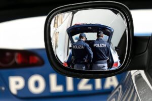 Acireale, truffa dello specchietto: denunciati due "specialisti" di Adrano