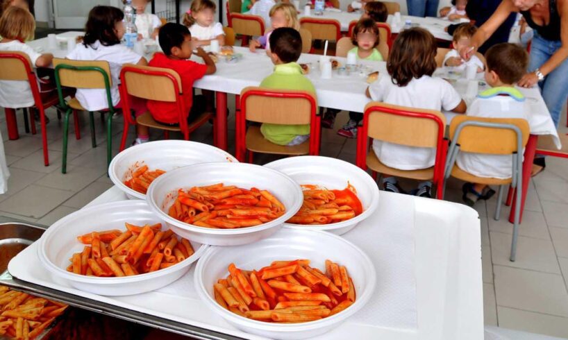 Mense scolastiche, divario Nord-Sud: a Catania e Napoli 9 scuole primarie su 10 ne sono prive