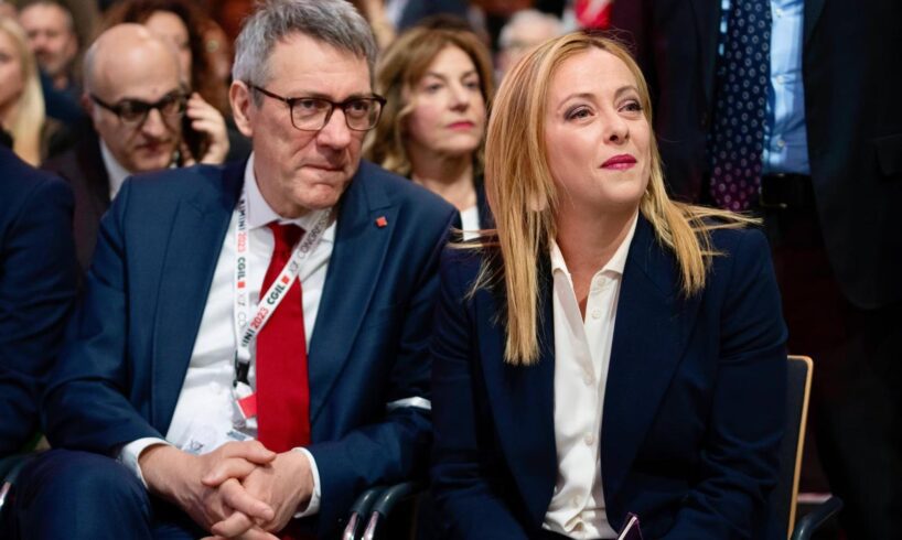 Il potere politico delle parole: tra cortigiana e vassalla