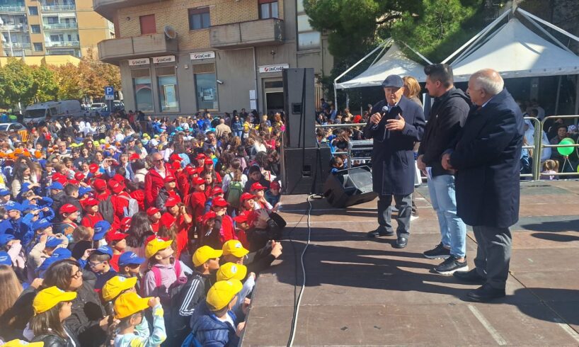 Bronte, successo per “La Scuola alla Sagra”: migliaia di studenti alla scoperta del pistacchio