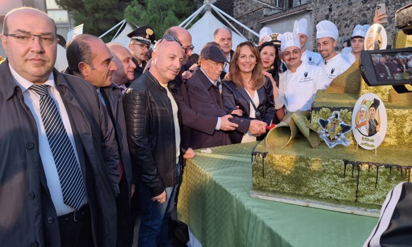 Bronte, maxi-torta da 500 kg per il gran finale della Sagra del Pistacchio