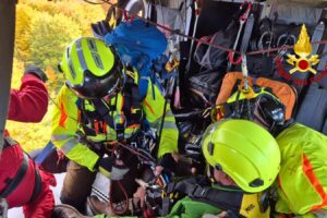 Elisoccorso sull'Etna: vigili del fuoco salvano 65enne tedesco