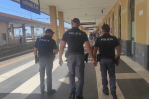 Catania, turista distratto lascia 3.500 euro sul treno: la Polfer recupera tutto in poche ore