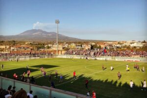 Paternò Calcio, rivolta dei giocatori: "Siamo accampati come bestie, situazione surreale"