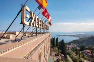 Taormina, battaglia ereditaria sull'hotel Excelsior: a giudizio vedova e nuora del proprietario