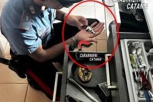 Codice Rosso a Mineo, scoperta pistola in cucina: arrestato 67enne