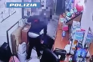 Catania, 34enne picchia la moglie malata: frattura al naso e trauma cranico. Arrestato (VIDEO)
