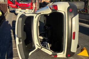 Incidente a Piano Tavola, auto si ribalta: giovane estratto dai pompieri e trasportata in ospedale