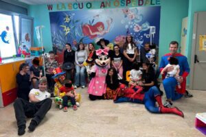 Catania, il sorriso come medicina: i volontari colorano la Pediatria del Garibaldi