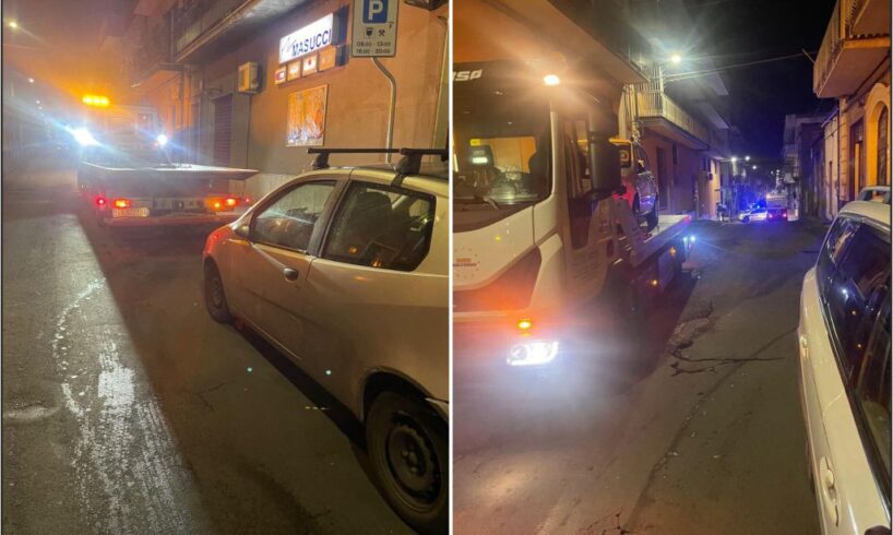 Paternò, auto rimosse con il carro attrezzi per lo spazzamento notturno: 26 multe