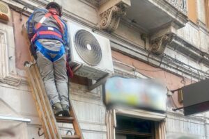 Catania, luce "gratis" in lavanderia: scoperto l'allaccio abusivo. Arrestato il titolare.