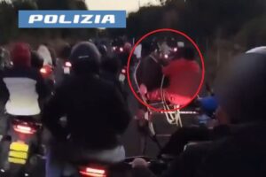 Catania, fantini denunciati per corsa clandestina: i calessi con i loghi delle scuderie di F1 (VIDEO)