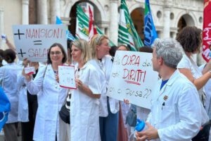 Farmacie private in sciopero: oggi cortei a Palermo e Catania per la vertenza nazionale