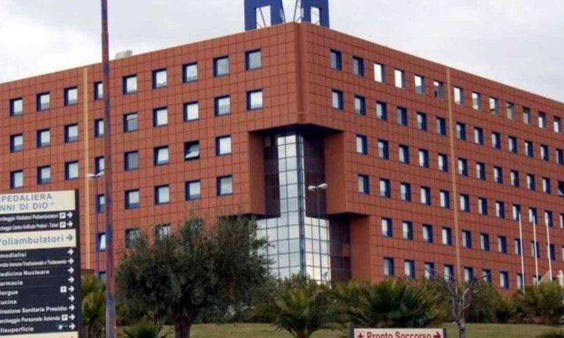 Agrigento, morto a 47 anni dopo due interventi: indagati quattro medici per omicidio colposo