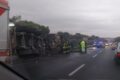 Camion si ribalta sulla SS284: autista estratto dalle lamiere e trasportato al ‘Cannizzaro’