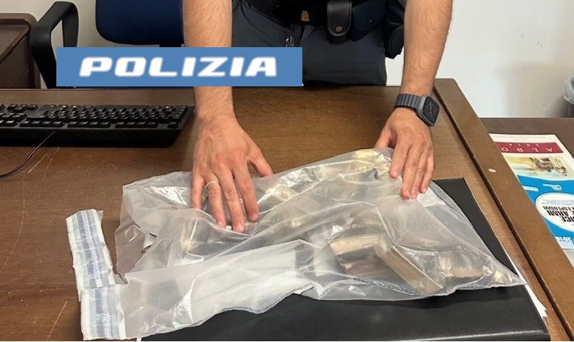 Catania, il "tesoro" in una busta di plastica: denunciate due rumene con 500 g di argento rubato