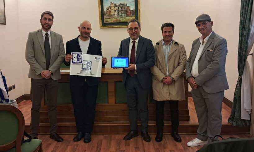 Catania, le persone sorde parlano direttamente con gli uffici comunali grazie al video-interprete LIS