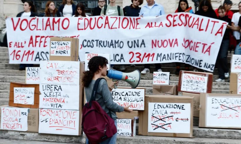 Educazione sessuale a scuola, retromarcia di Salvini: Sì ai corsi alle medie ma solo con il via libera dei genitori