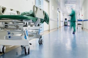 Sanità siciliana, il grande paradosso: 9 miliardi pubblici finiscono al privato. E un milione di cittadini rinuncia alle cure