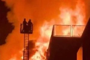 Incendio alle Ciminiere di Catania: le fiamme domate all'alba. Trantino: "Dalle ceneri siamo sempre risorti"