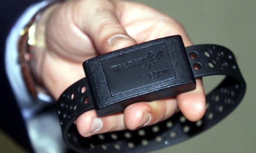 Reggio Emilia, arrestato 43enne catanese per maltrattamenti all’ex moglie: fuga sotto il vulcano per non indossare il braccialetto elettronico