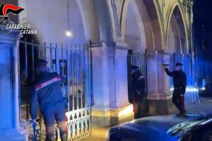 Aci Catena, furto al cimitero di Aci Catena: due indagati, uno in carcere (VIDEO)