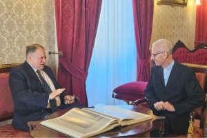 Acireale, dialogo interreligioso: il vescovo Raspanti riceve l'ambasciatore d'Israele presso la Santa Sede