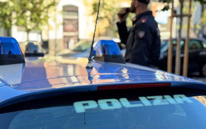 Catania, 30 euro offerti ai poliziotti per chiudere un occhio sull'auto rubata: denunciati un italiano e un tedesco
