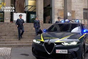 Catania, sequestri per 2,1 milioni a esponente del clan Laudani. Colpite tre aziende