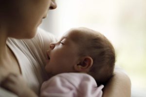 "Questo figlio è della mamma": a Caltanissetta scatta l'ammonimento per un marito ‘geloso’ di una ninna nanna