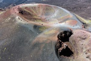 Etna, il biglietto dei Crateri scoperchia il vulcano dei problemi