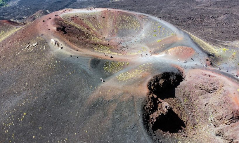 Etna, il biglietto dei Crateri scoperchia il vulcano dei problemi