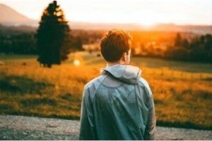 Catania, bimbo di 12 anni minaccia il suicidio se allontanato dalla madre. Garante infanzia: "Priorità alla sua salute"