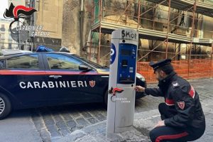 Catania, colpo al parcometro fallito: tre ladri incastrati dai Carabinieri nel centro della città