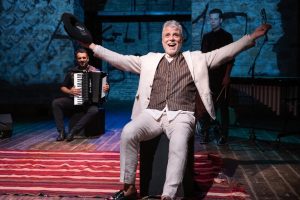 Stefano Sabelli porta a Catania “Figli di Abramo”: il testo norvegese diventa un racconto mediterraneo e ironico sul Patriarca