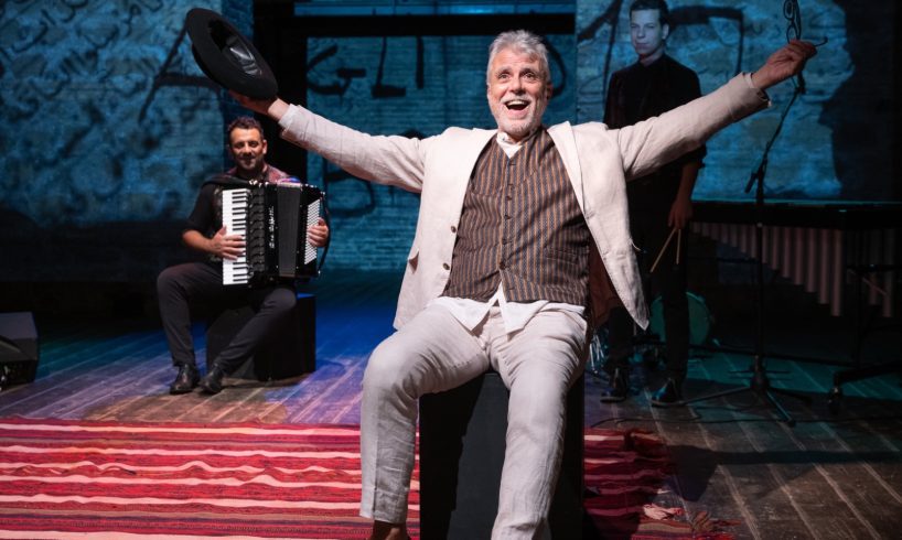 Stefano Sabelli porta a Catania “Figli di Abramo”: il testo norvegese diventa un racconto mediterraneo e ironico sul Patriarca