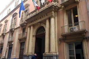 Motta S. Anastasia, crisi call center Mics: sit-in in prefettura. Lavoratori senza stipendi da mesi