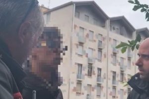 Catania, il salvataggio in extremis: 21enne afferrato mentre stava per lanciarsi