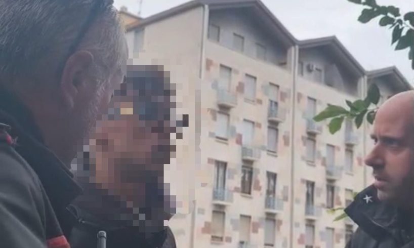 Catania, il salvataggio in extremis: 21enne afferrato mentre stava per lanciarsi