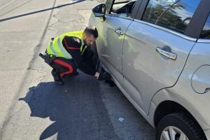 Mascalucia, anziani in panne con l'auto: i Carabinieri si trasformano in meccanici per la coppia