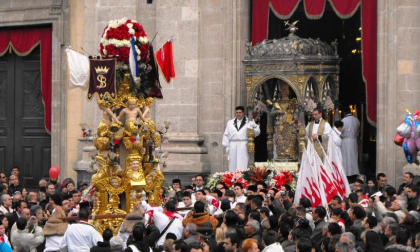 Paternò, la commissione straordinaria rivede i fondi per Santa Barbara: meno soldi per i fuochi, più per i cerei