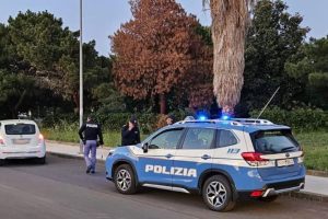 Paternò, la Polizia presidia la città per le feste: identificate 120 persone, auto sequestrate