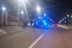 Paternò, scontro tra auto e scooter in viale De Gasperi: due giovani al pronto soccorso