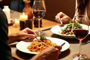 Catania, moglie scopre il marito con una donna in un video spot e lo caccia di casa: lui si rivolge al Codacons