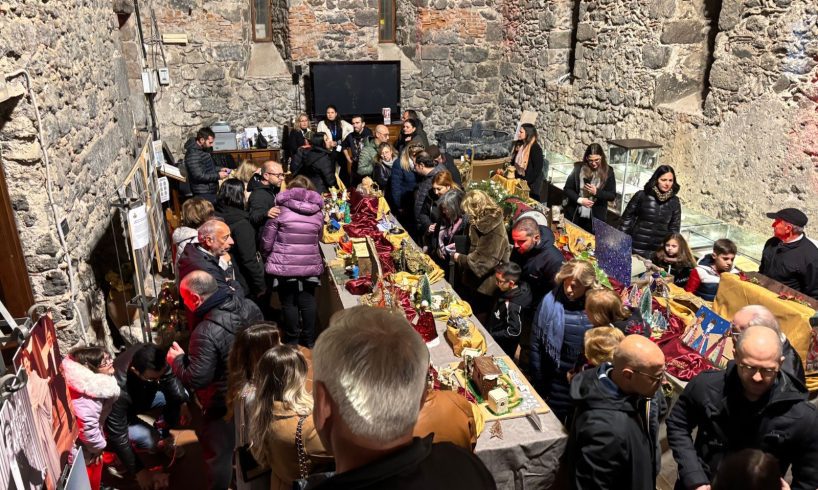 Motta S. Anastasia, oltre quaranta presepi in mostra al Castello Normanno per il Natale 2025