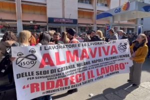 Vertenza ex Almaviva, sindacati in sit-in a Palermo: "Subito atti concreti per 484 licenziati"