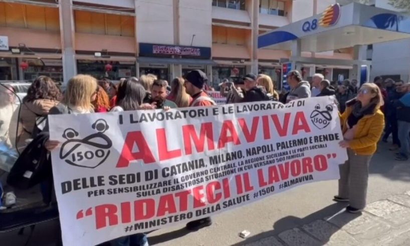 Vertenza ex Almaviva, sindacati in sit-in a Palermo: "Subito atti concreti per 484 licenziati"